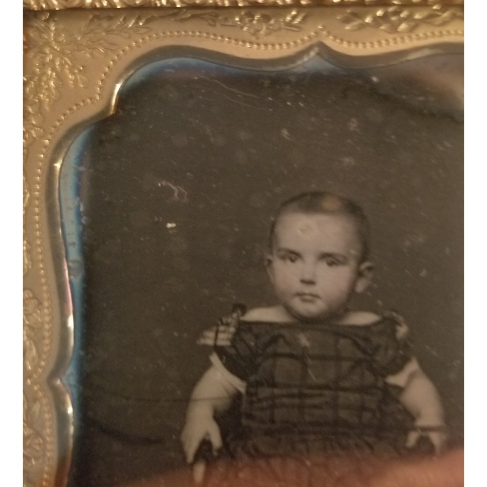 Beautiful Early 1840-1860's 1/6th Plate Daguerreotype Of A Child